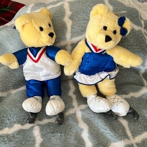 Kiss kiss skating bears from 2002 Winter Olympics in Utah